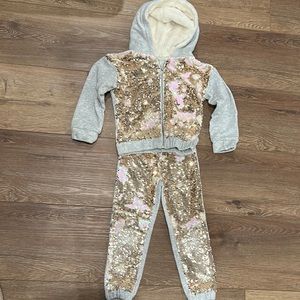 Girls 2 piece outfit with moveable sequins